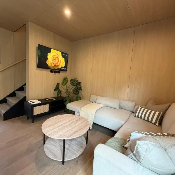 Luxury Queenstown Villa & Carpark, hotel in Queenstown