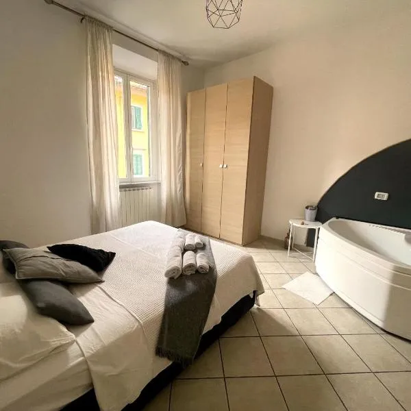 Jacuzzi Suite, hotel in Livorno