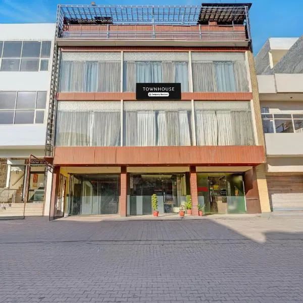 Super Townhouse by OYO Old Kalka Ambala Road Formerly Viraj inn, hotel in Zirakpur