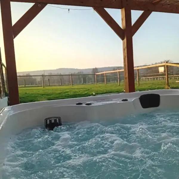 Gîte avec jacuzzi privatif - Haras Le Val Du Conte, hotel a Le Bouillon