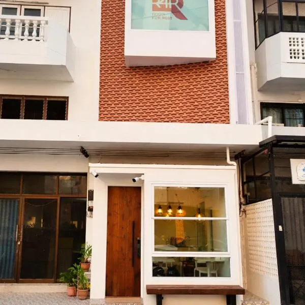 R4R RoomforRest Boutique Hotel Bangsaen Beach, hotel i Ban Laem Thaen