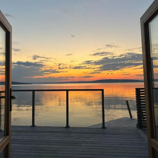 Idylliske Evjua ved Mjøsa، فندق في Skreia