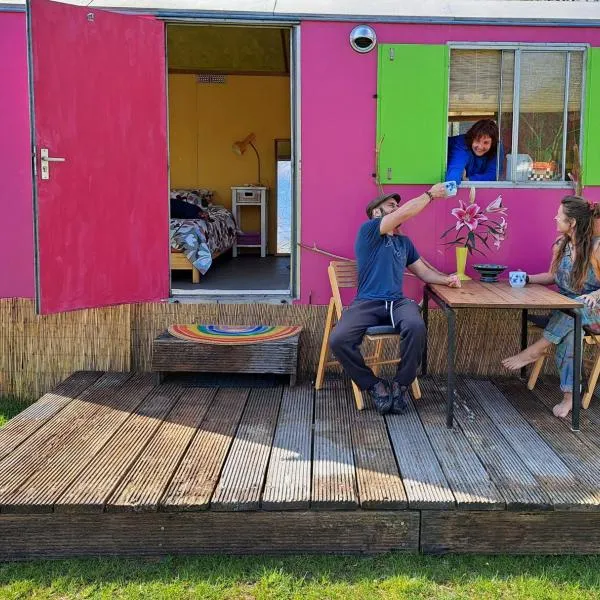 Pipowagen Doe Maar Roze, hotel em Bant