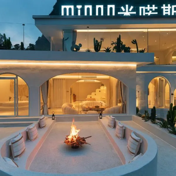 Yangshuo MINOS Hotel-Inspired by Santorini design, Entrance of Ten-Mile Gallery,Free Laundry,Itinerary Hepler,Book Tickets in Advance,E Scooter Service, хотел в Янгшуо