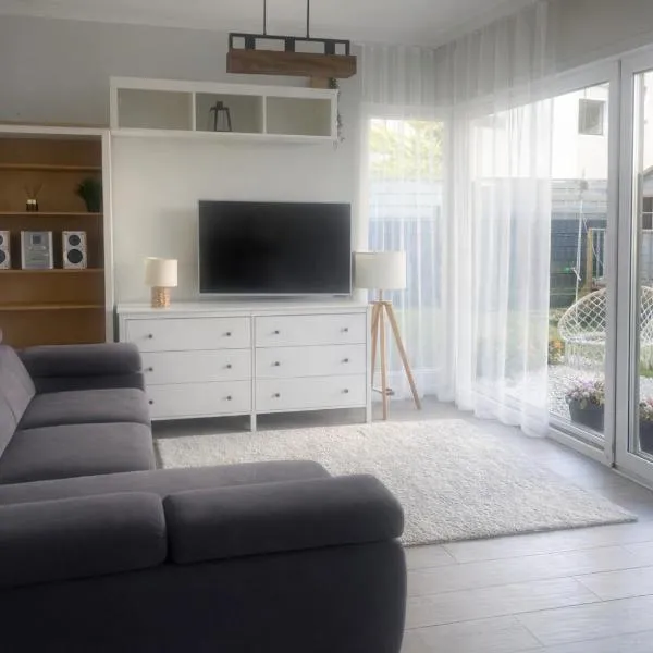 Rodzinny Apartament z ogrodem Ustka، فندق في أوستكا