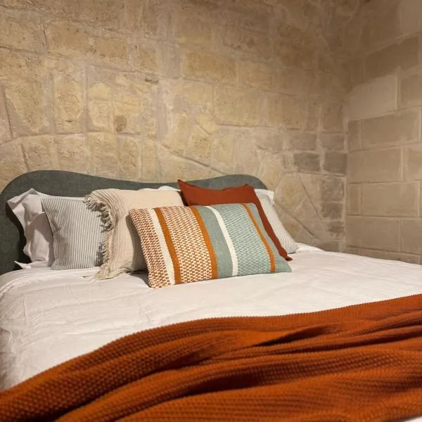 Dimora Antica Santa Chiara, hotel in Trani