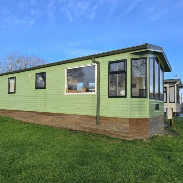 'Runway View' at Shobdon Airfield, Herefordshire, hotel v mestu Shobdon