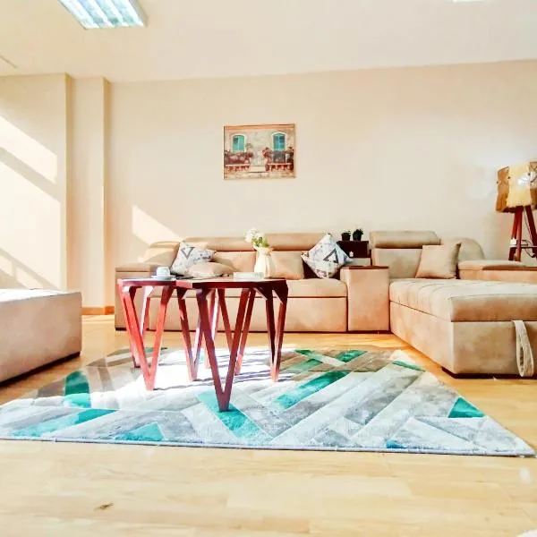 Garden city Spacious 4 Bedroom apartment - Downtown Cairo โรงแรมในไคโร
