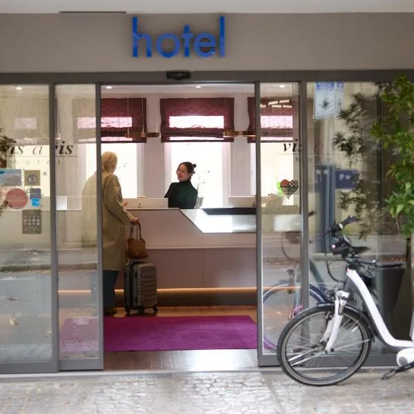 Hotel Vis à vis, отель в Линдау