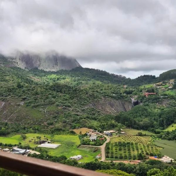 Vista Azul - Apartamento com cozinha vista para a Pedra Azul, hotel a Pedra Azul