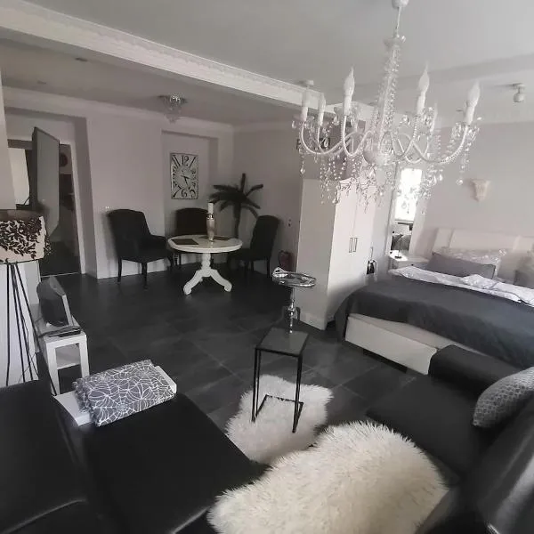 Erdgeschoss Ferienwohnung Dekoland, hotel en Kruft