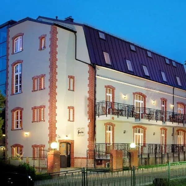 Paria Hotel, hotel in Karłów