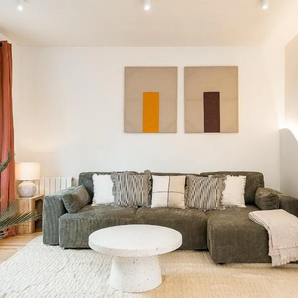 Beautiful apartment with Balcony in Barcelona, hotel di Barcelona