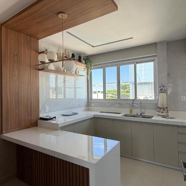 Apartamento amplo climatizado próximo à praia