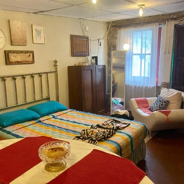Private Studio in Plazuela Santa Ana, hotel in Santa Ana