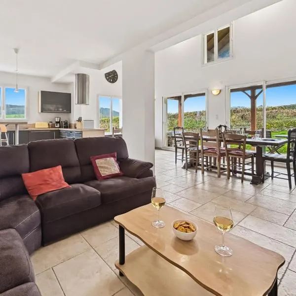 Belle Maison au Calme à Saint Martin du Tartre, hotel di Saint-Martin-du-Tartre