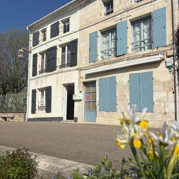 Maison bord de sèvre, hotel en Coulon