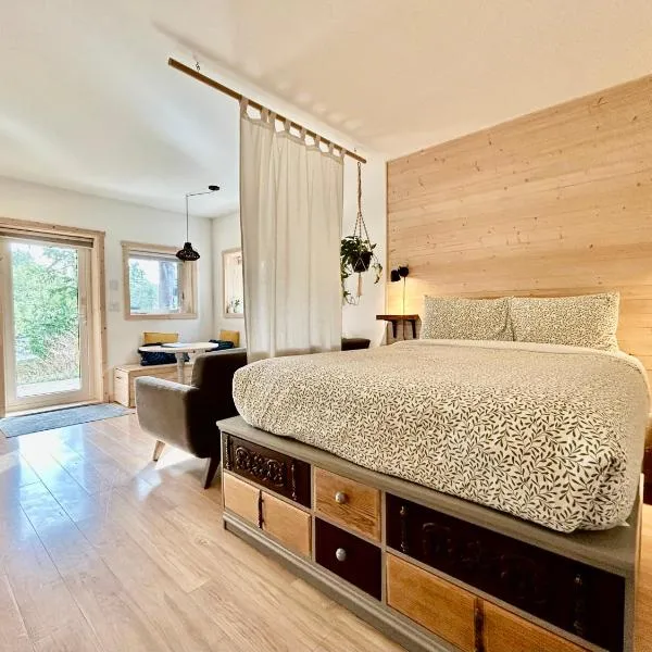 Le Chalet Waterfront Studio Suite, View, Patio, Kitchen, hotel em Ucluelet