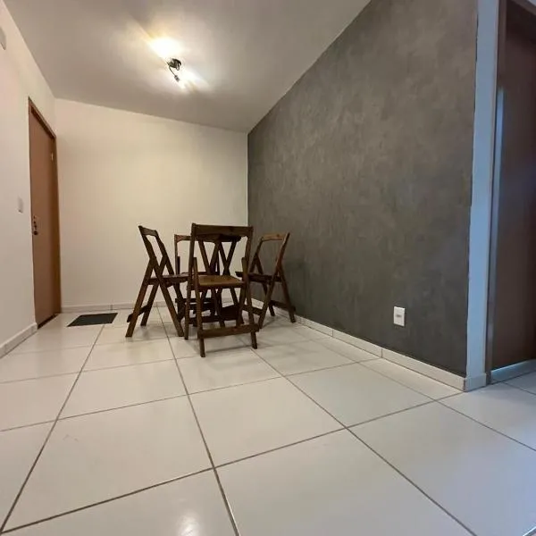 Apartamento completo e confortável a 5 minutos do centro climatizado, hotel a Montes Claros