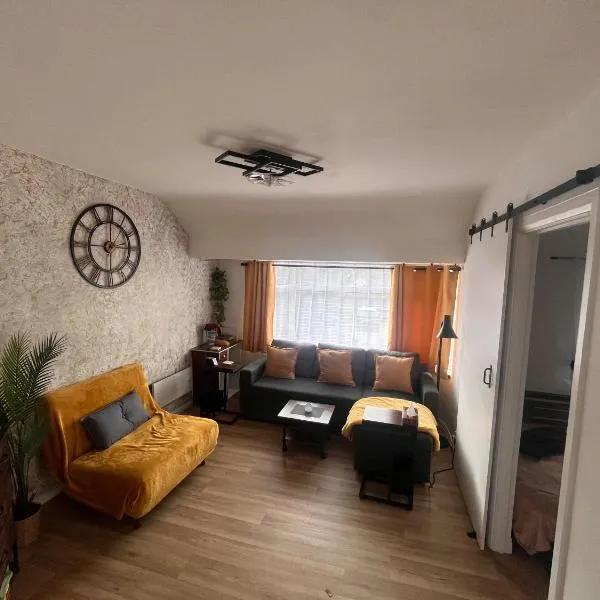Luxury Smart 1-Bedroom Residence, Windsor,Slough, Sleeps 5, Garden, Parking, hotell sihtkohas Slough