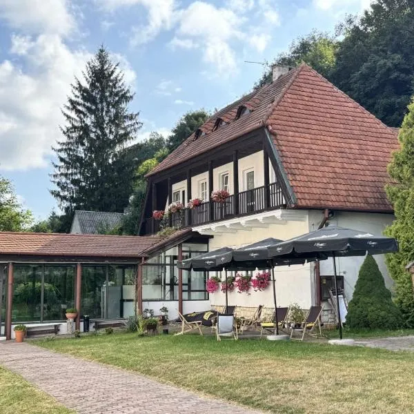 Hotel Żuraw w Starym Spichlerzu، فندق في كازيميرز دولني