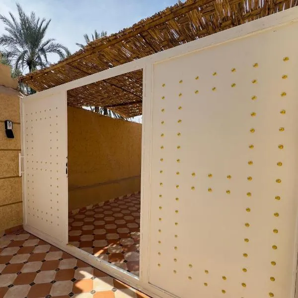 Fantastic Palm Villa -A Peaceful, Art-Inspired Retreat with AC, Fast WiFi & Free Private Parking in Erfoud -Perfect for Families, Couples & Travelers, hotel a Erfoud