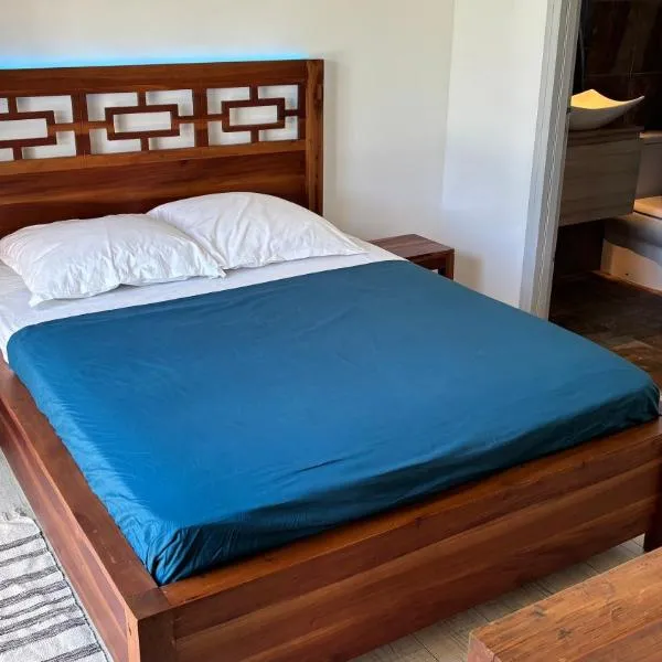 Tropical Suite Direct Pool Access & Garden View, hotel in Baie-Mahault