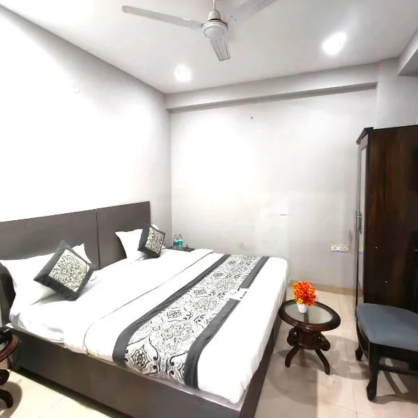 Hotel White Stone' Delhi Anand Vihar railway station โรงแรมในนิวเดลี