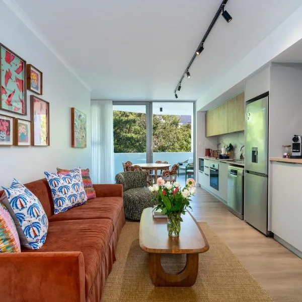 Brand new two bed, two bath apartment in Claremont, hotel a Ciutat del Cap