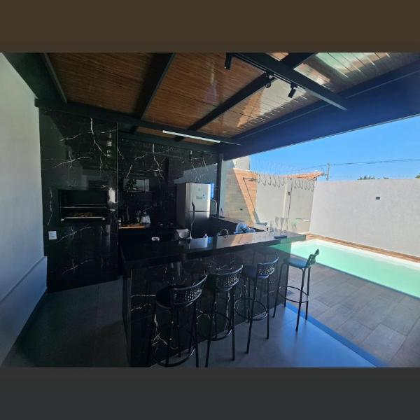 Baza um lugar perfeito para descansar, piscina aquecida solar, ar condicionado, garagem coberta e etc