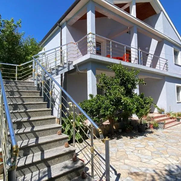Home of Peace, hotel a Velipojë