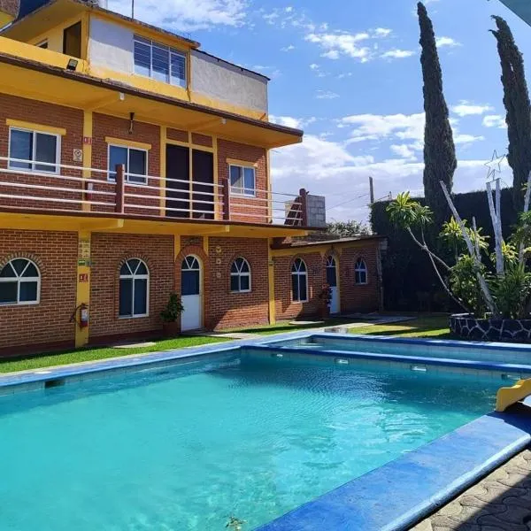 Hotel y Cabañas Quinta Los Cipreses, viešbutis mieste Atlatlahucan