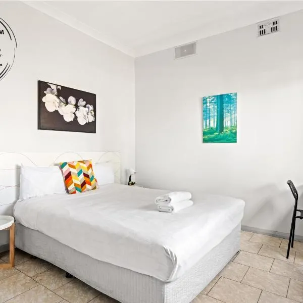 Peaceful Stay in Lidcombe - Double Room on a Quiet Street - Shared Bathroom, hotel in Sydney