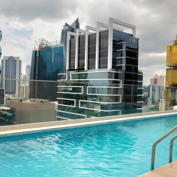 Luxury 1B 2BA in Heart of Panama City- Rooftop Restaurant & Pool- Gym Casino, hotell i Panama by
