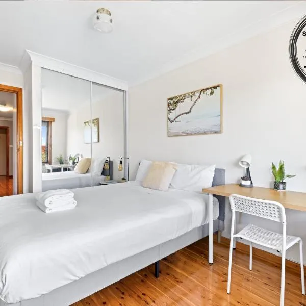 Comfort & Calm - Double Room on a Quiet Crescent in Liverpool - Shared Bathroom, hotel in Liverpool