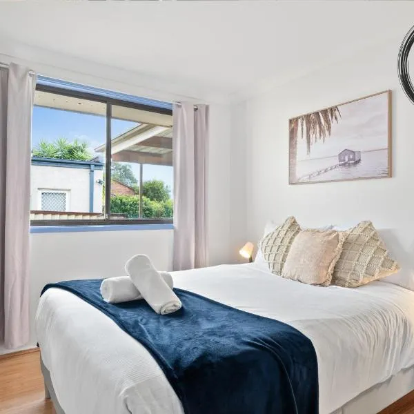 Luxe Double Room - Nearby Stations & Eateries - Shared Bathroom, hôtel à Blacktown