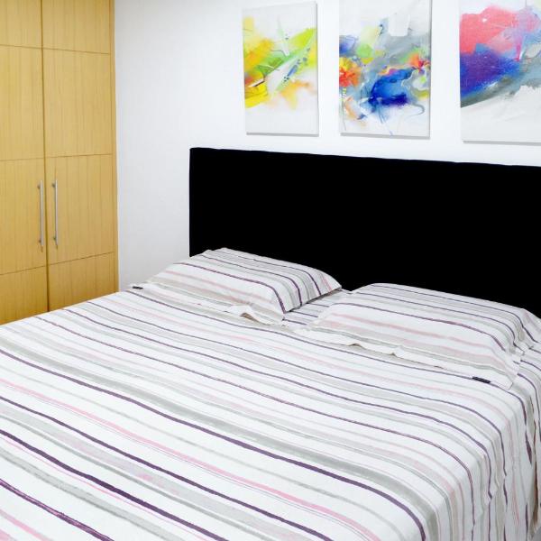 Cozy Ap a 60m do Sirio, 1 quarto e sala de 50m2 com Ar, piscina na cobertura, estacionamento grátis - Foto 2