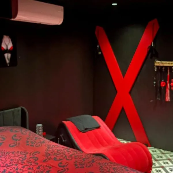 L'instant Désir love room jacuzzi, hotel a Ferrières