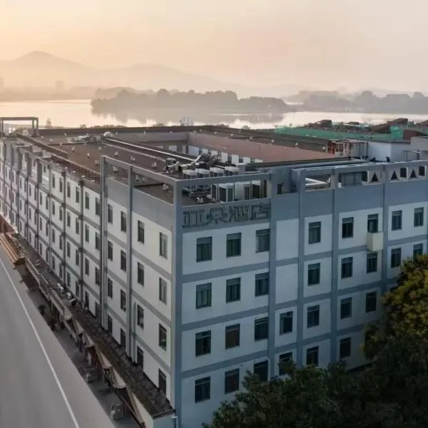 南京玄武湖玄武门亚朵酒店 Atour Hotel Nanjing Xuanwu Lake Xuanwumen، فندق في نانجينغ