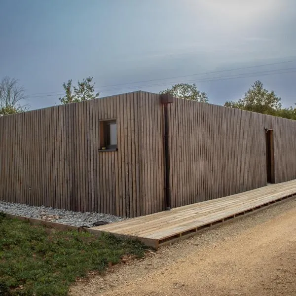 Lodge en bois séjour insolite sous les étoiles, viešbutis mieste Le Garn