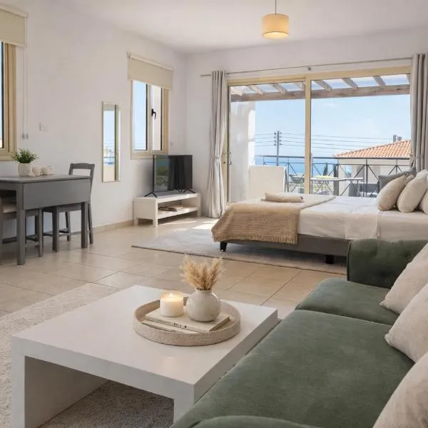 Apartment in Beautiful Village with Pool, Balcony Hillside and Sea Views، فندق في بييا