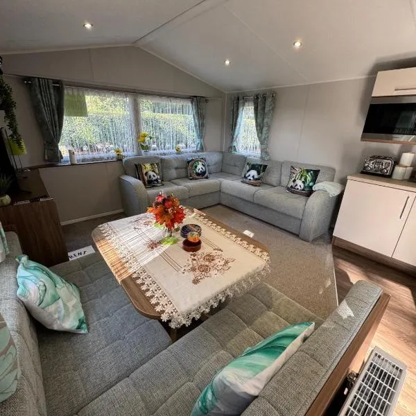 Modern Family Caravan Haggerston Castle, хотел в Беруик-ъпон-Туид