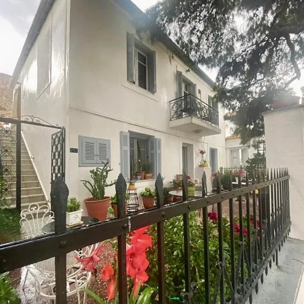 Piteoussa Plus Hydra, hotel in Hydra