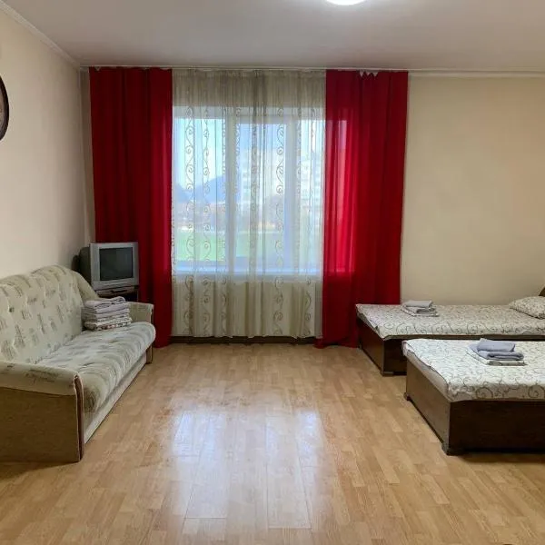 Apartments Domovik квартира с видом на гори Парканія 21, hotelli kohteessa Mukatševe