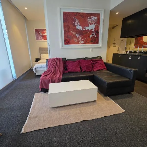 Luxury 2 Bedroom Suite near Adelaide with a car park, hotel a Broadview