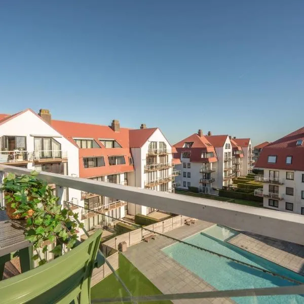 Sunny studio with terrace & pool near the beach, hotel sa Middelkerke