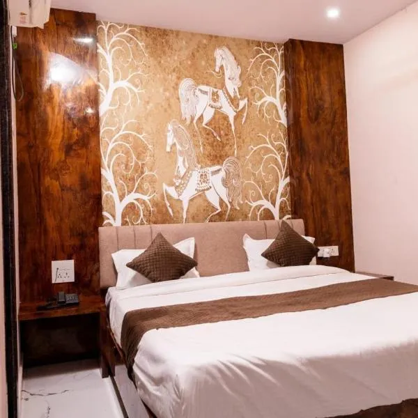 hotel kargil inn, hotel di Satna