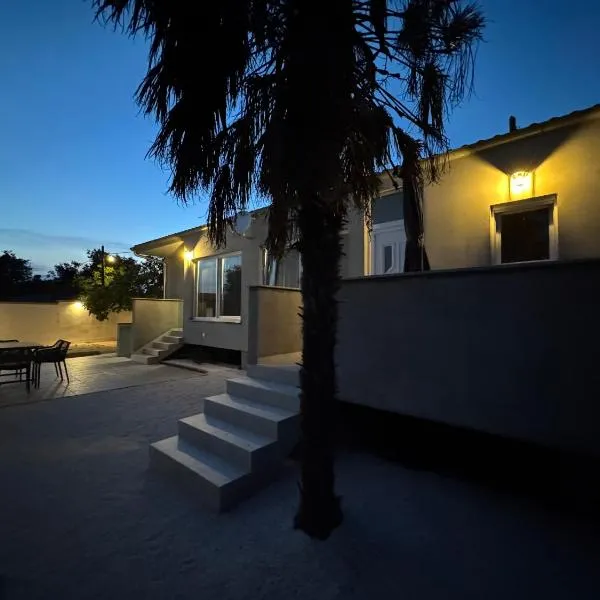 Apartmani Antonela, Hotel in Seline