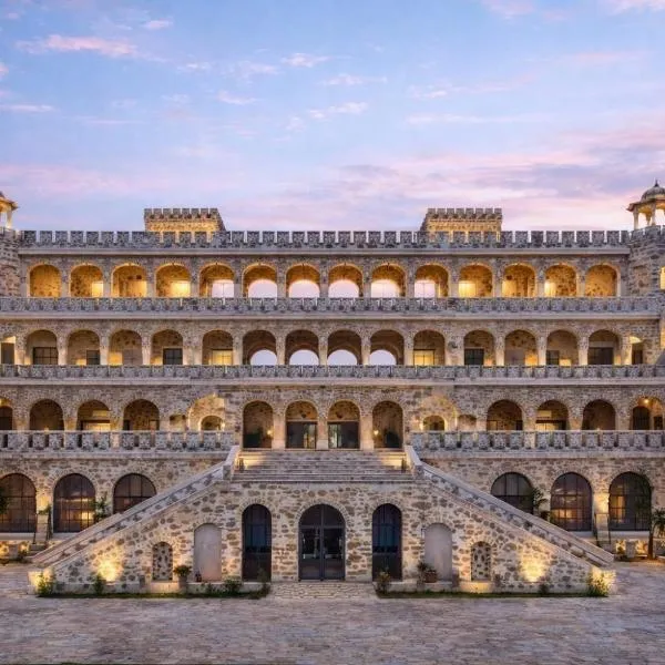 Maya Luxury The Quila Udaipur, hotel u gradu Udajpur