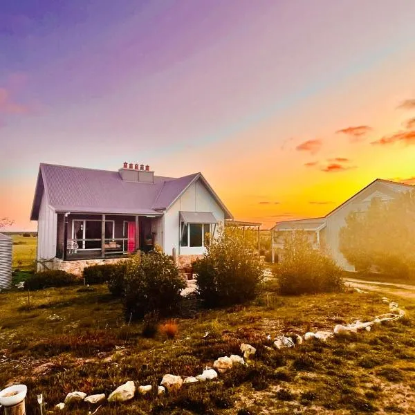Romantic eco friendly cottage by the sea, hotel a Marion Bay